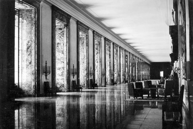 Bundesarchiv_Bild_183-K1216-501,_Berlin,_Neue_Reichskanzlei,_Marmorgalerie.jpg