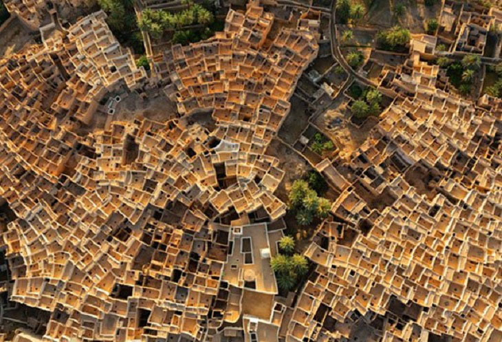 04-Libya'da toprak bir yerleşim.jpg