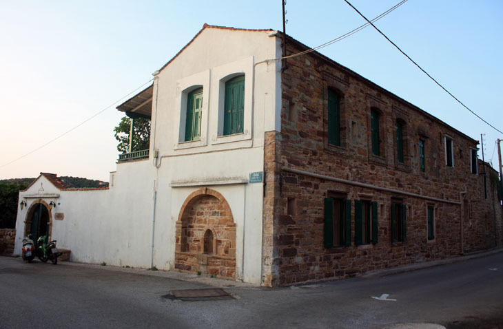 topakas house-1.jpg