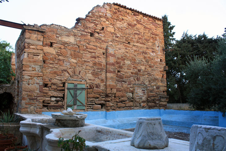 topakas house-2.jpg
