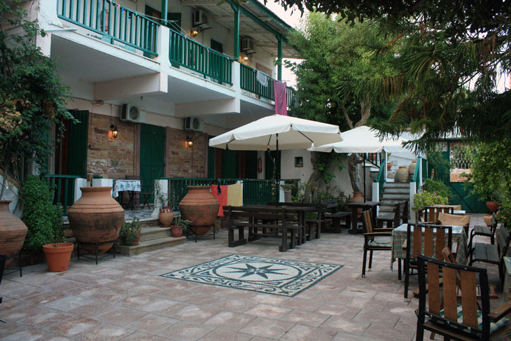 topakas house-3.jpg