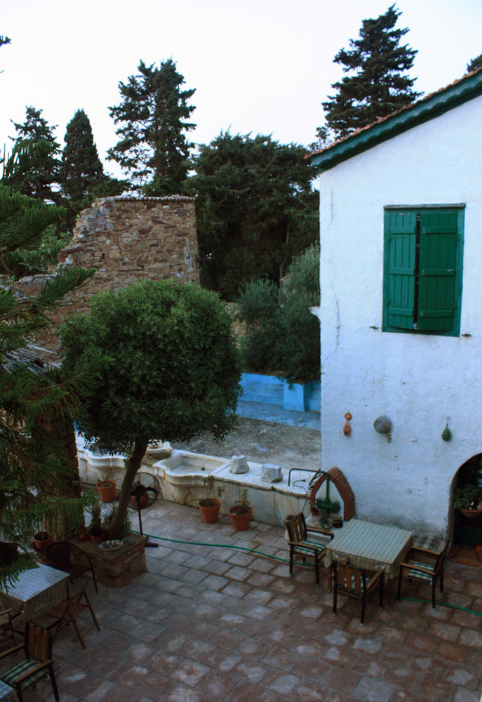 topakas house-5.jpg
