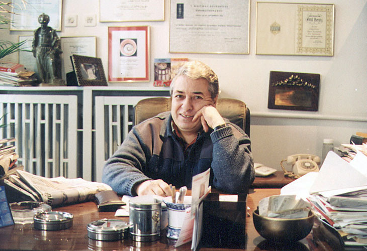 Suha_Arin_1999_MTV_Masasi_basinda.jpg