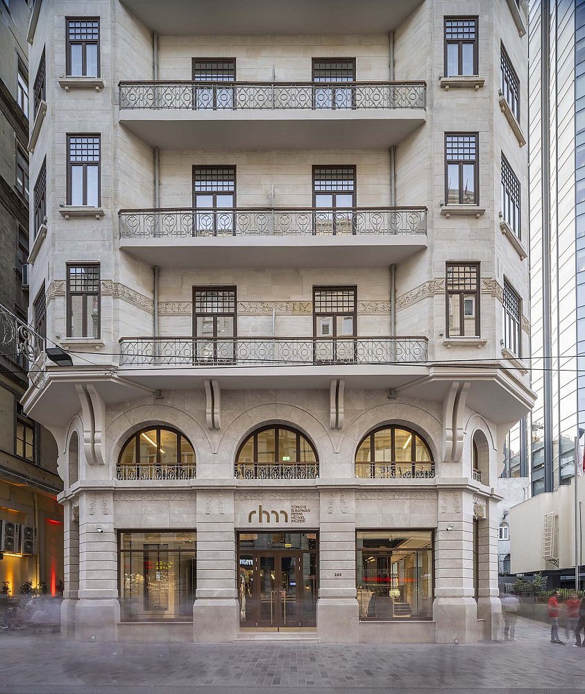 Exterior 04.jpg