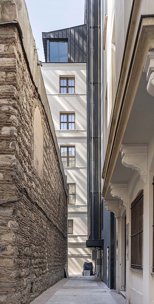 Exterior 08.jpg