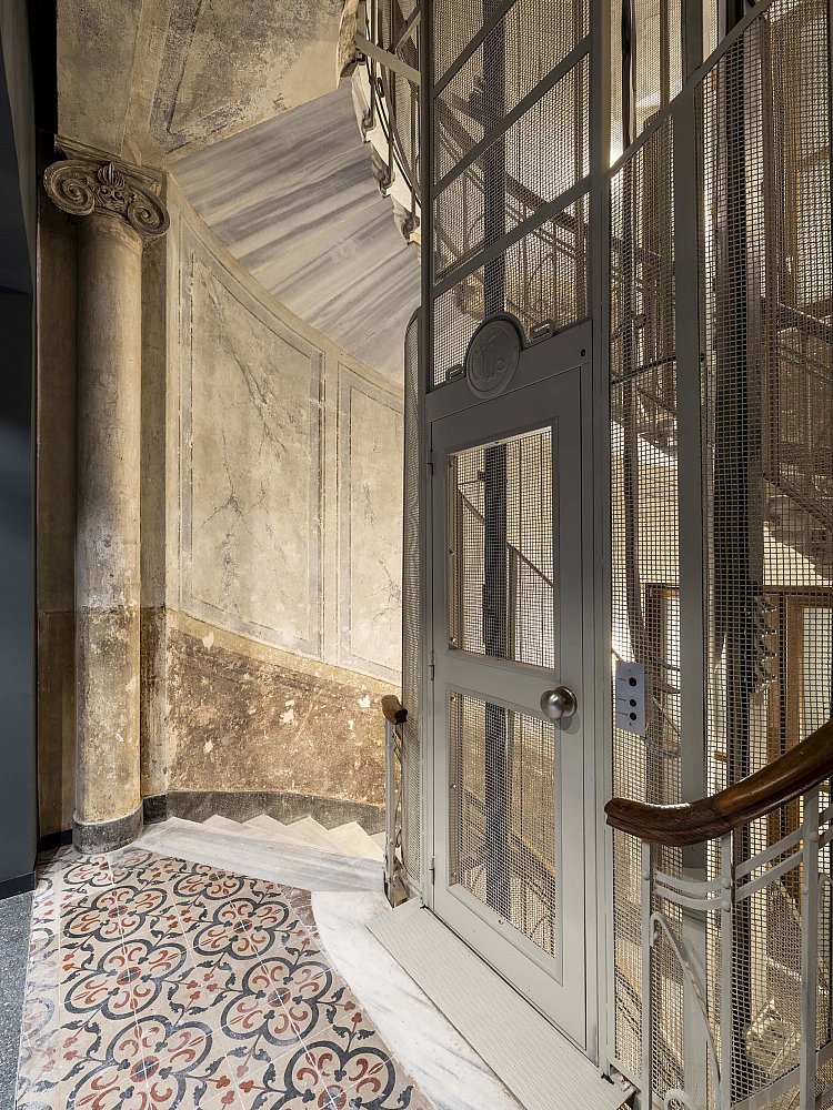 Interior 03.jpg