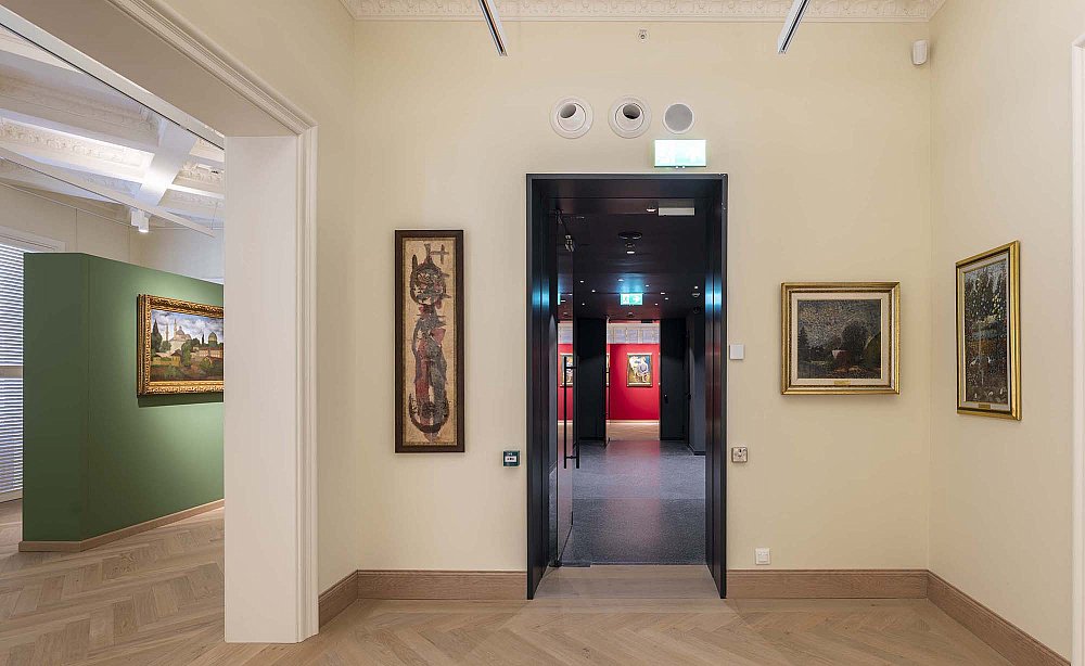 Interior 10.jpg