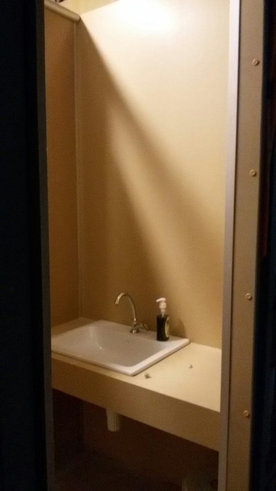 BANYO TEZGAH , DUVAR.jpg