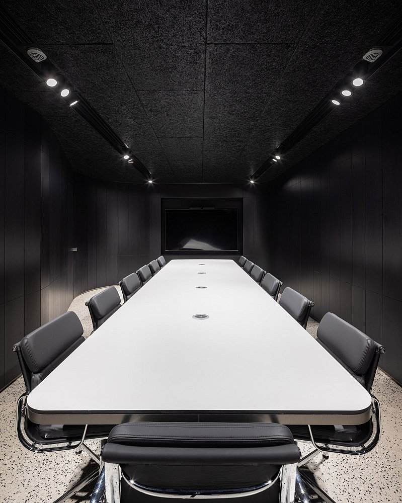 D6892_R5_StudioMajo_r.jpg