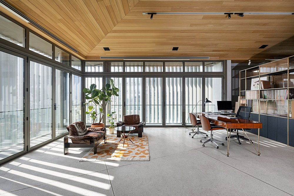 08-ExecutiveFloor.jpg