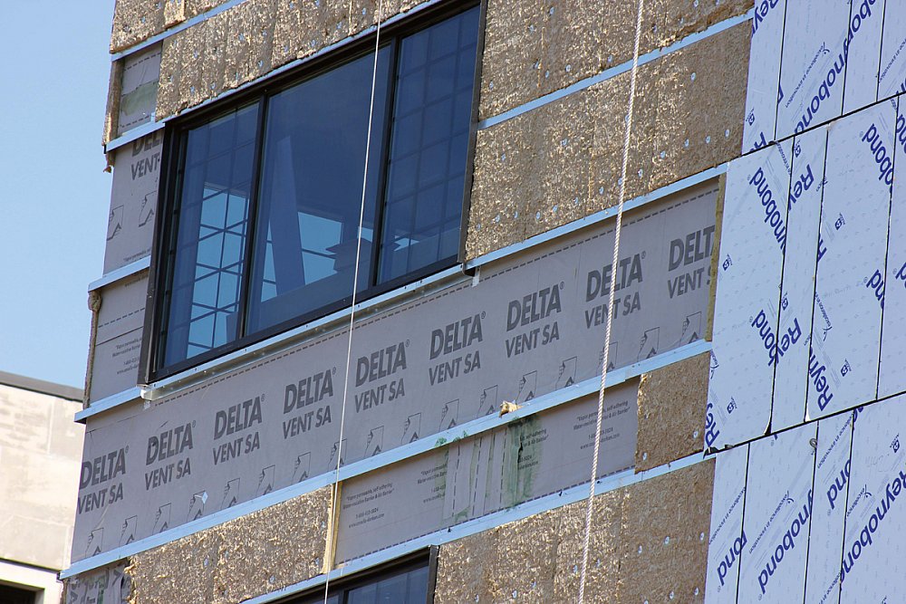 Kuru Duvar Sisteminde İnşa Edilen Tuğla Cepheler İçin DELTA®VENT SA Kuru Duvar Sisteminde İnşa Edilen Tuğla Cepheler İçin DELTA®VENT SA
