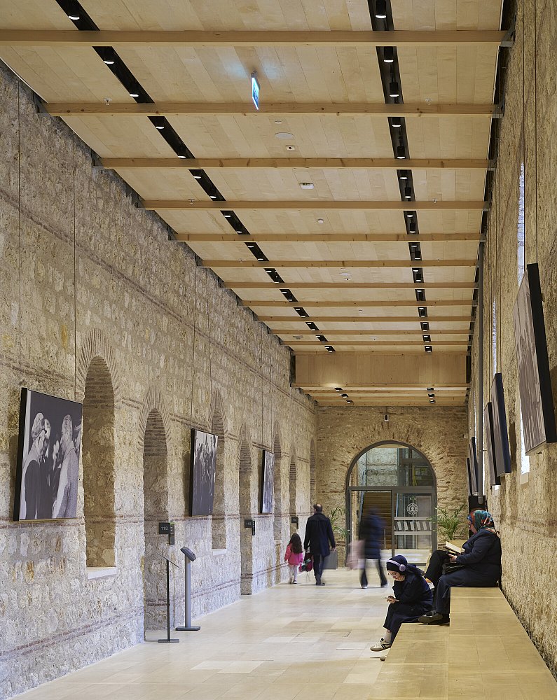 Rami-Library_199771.jpg