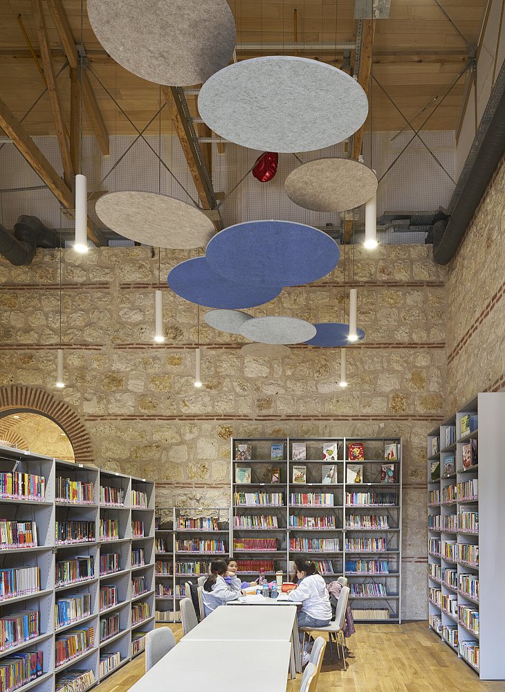 Rami-Library_199781.jpg