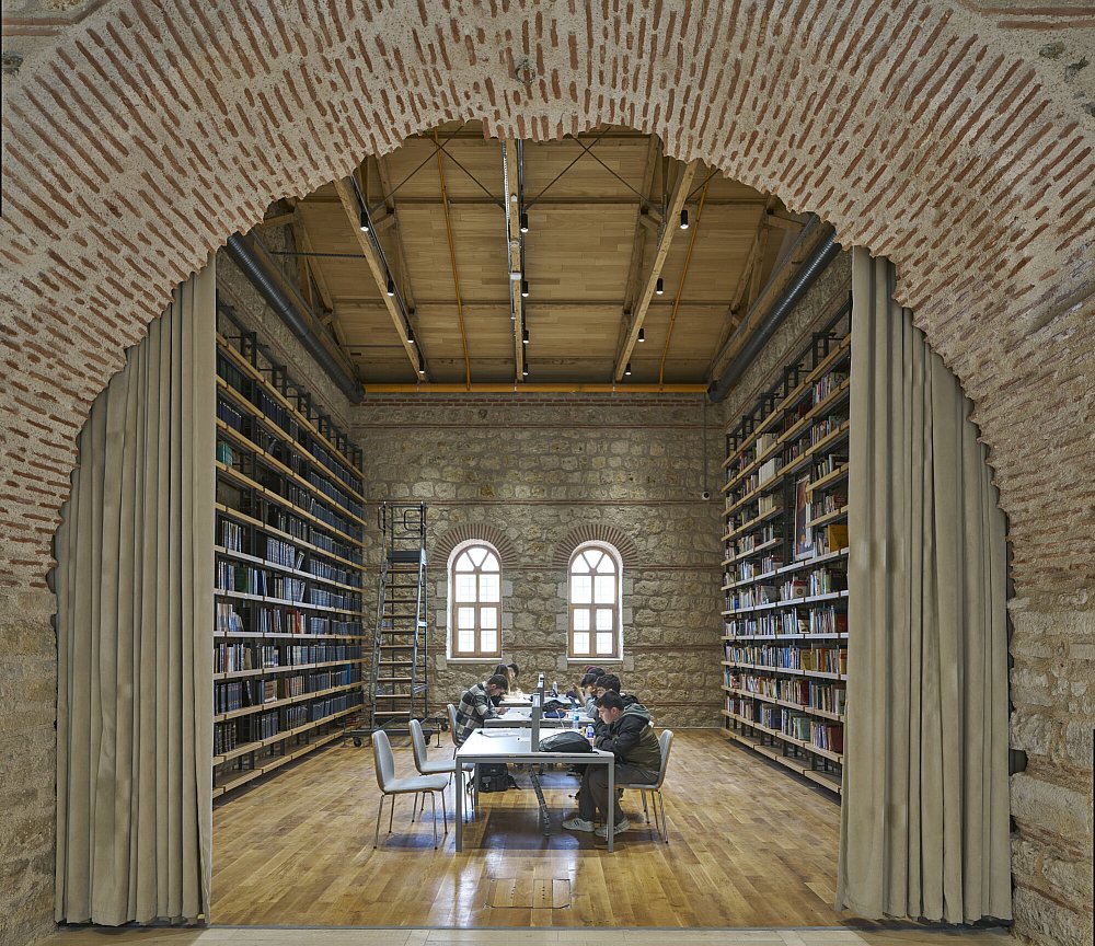 Rami-Library_199842.jpg