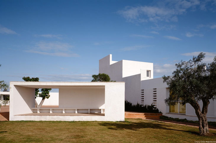 Urbanizacion-Sancti-Petri-Chiclana-Cadiz_Design-exterior-jardin-pabellon_Cruz-y-Ortiz-Arquitectos_DMA_10-X-2000x1333.jpg