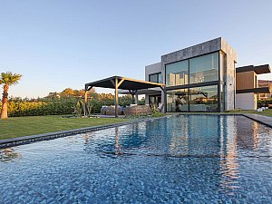 BAD-VillaMass_04-a.JPG
