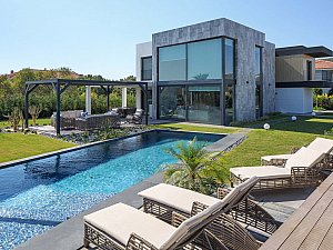 BAD-VillaMass_06-a.JPG