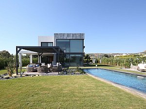 BAD-VillaMass_07-a.JPG