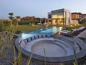 BAD-VillaMass_08-a.jpg
