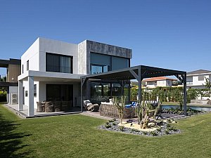 BAD-VillaMass_09-a.JPG
