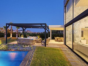BAD-VillaMass_13-a.jpg
