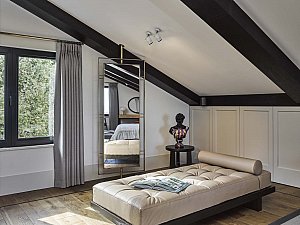 zekeriyakoy_escapefromsofa (1).jpg