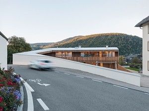feld72-kindergarten-valdaora-di-sotto-tyrol-designboom-02-818x546.jpg