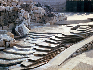 06,-Cascade-in-plaza,-Tsukuba-Center-Building-(1983),-Yasuhiro-ISHIMOTO2.jpg