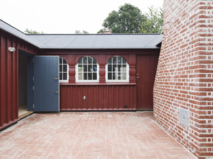 Bakkedraget 17 - Courtyard - Cottage - Photo_Laura Stamer.jpg