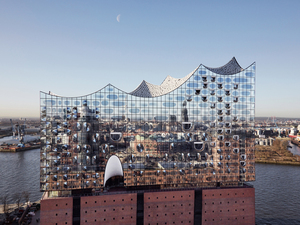 Elbphilharmonie_Hamburg_c_Maxim_Schulz (9)_mittel.jpg