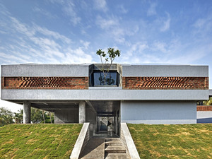 01 - North Elevation.jpg
