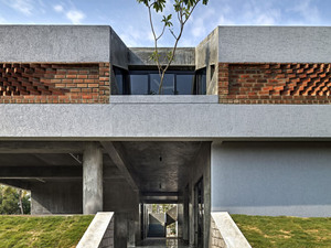 02 - North Elevation Entry.jpg