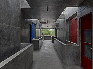 14 - Upper lvl classroom corridors.jpg