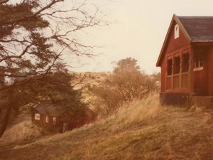 Bakkedraget - Cottage and shed before rebuilding - Exterior 1981.jpg