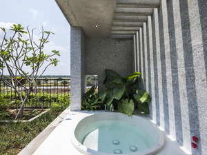 pic15_ Bathroom_OKI730.jpg