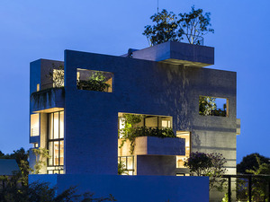pic16_Nightview Exterior_OKI730.jpg