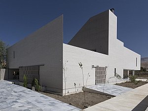 [In]Exterior Evi