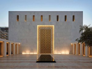 11_External view of mosque, copyright Hufton and Crow2000.jpg