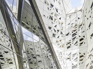 008_ZHA_KAPSARC_Interior_Courtyard_©Hufton+Crow.jpg
