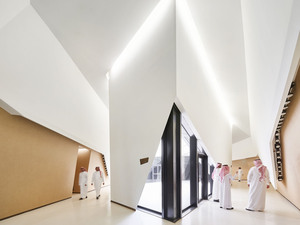 012_ZHA_KAPSARC_Musalla_Lobby_©Hufton+Crow.jpg