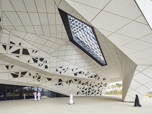 015_ZHA_KAPSARC_Entrance_©Hufton+Crow.jpg