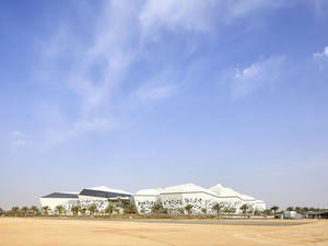 020_ZHA_KAPSARC_View_From_Highway_©Hufton+Crow.jpg