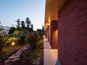 11_Exterior Hallway@South_Baejihun.jpg
