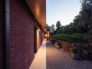 12_Exterior Hallway@North_Baejihun.jpg