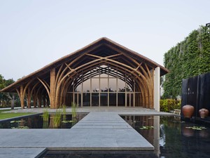 01-facade.jpg