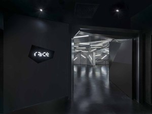 03_RACE_ENTRANCE2000.jpg