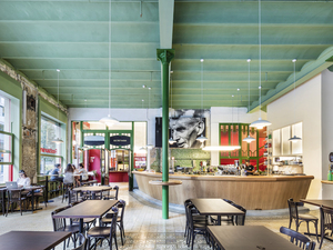 floresprats-salabeckett-62408-ph_x_09_ag_bar at the evening_photoadri+ágoula_lr14401440.jpg