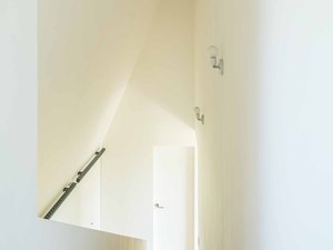 17_Shear House_Stair Down_Song Yousub.jpg