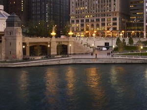 ChicagoRiverwalk_KateJoyce_01.jpg