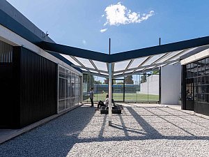 UVE Saint Agustíne Spor Sahası, Ofis ve Konut
